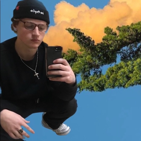 Meet your Posher, Russell - Picture 1 of 1